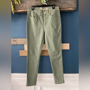 Seven7 Jeans. Green. Tummyless. Size 12 NWOT